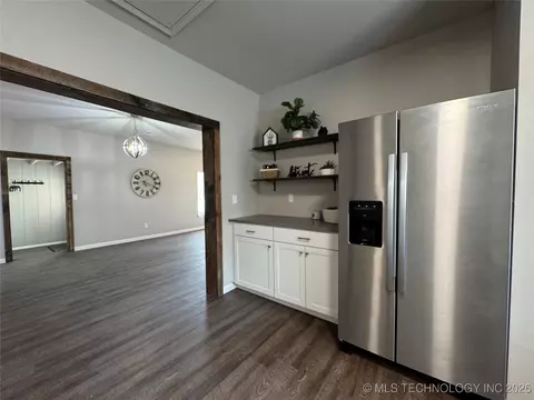 911 E Maple St, Cushing, OK 74023 photo 13