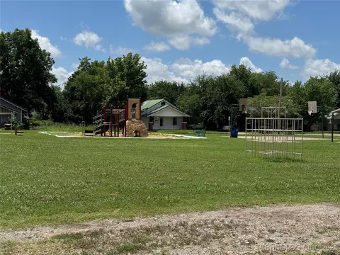 911 E Maple St, Cushing, OK 74023 photo 48