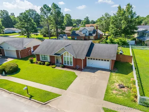204 Magnolia Ave, Pryor, OK 74361