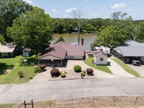 1064 Lakeside Dr, Fort Towson, OK 74735