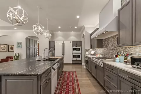 Kitchen - 3190 E 33rd St, Tulsa, OK 74105 photo 3 of 9