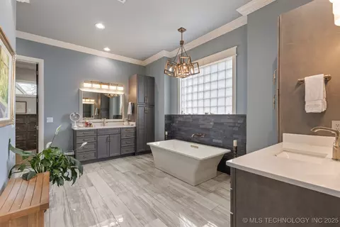 Bath - 3190 E 33rd St, Tulsa, OK 74105 photo 1 of 7