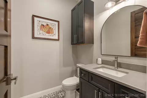 Bath - 3190 E 33rd St, Tulsa, OK 74105 photo 5 of 7