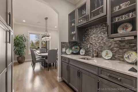 Dining - 3190 E 33rd St, Tulsa, OK 74105 photo 3 of 3