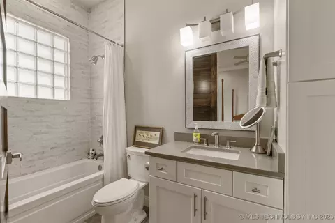 Bath - 3190 E 33rd St, Tulsa, OK 74105 photo 7 of 7