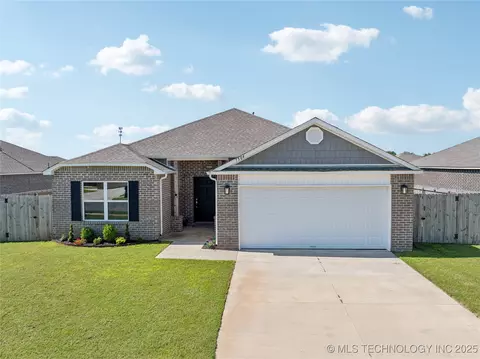 7504 E 158th St S, Bixby, OK 74008 photo 1