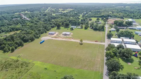 8 Reagan Dr, Eufaula, OK 74432