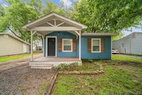 15 S Mayes St, Pryor, OK 74361