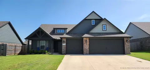 1423 E South Park Pl, Broken Arrow, OK 74011