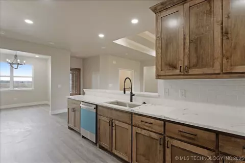 320 Sunset Way, Mead, OK 73449 photo 3
