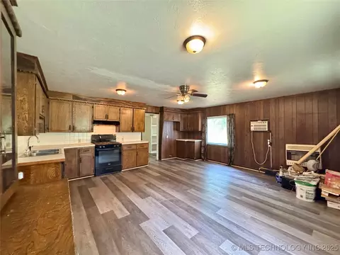 214 E 9th, Cushing, OK 74023 photo 8