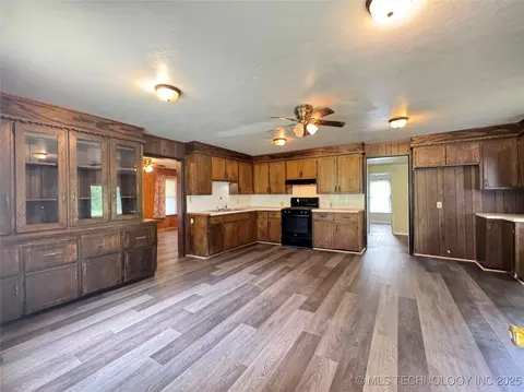 214 E 9th, Cushing, OK 74023 photo 7