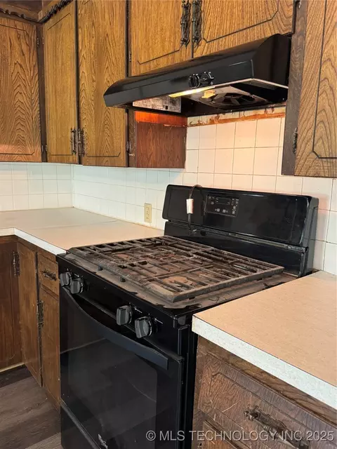214 E 9th, Cushing, OK 74023 photo 11