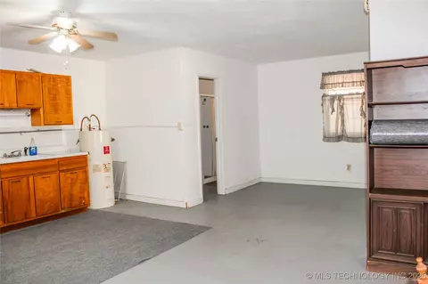 Living - 116307 S 4209 Rd, Eufaula, OK 74432 photo 5 of 5