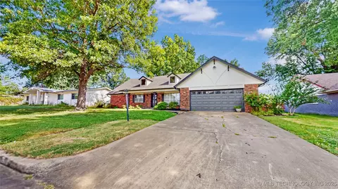 6526 E 56th Pl, Tulsa, OK 74145 photo 1