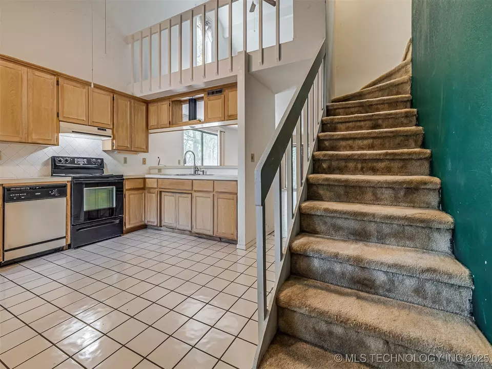 Kitchen - 912 Summit Ridge Ct, Tahlequah, OK 74464 photo 1 of 5