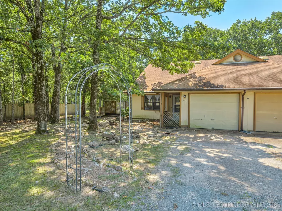 Exterior - 912 Summit Ridge Ct, Tahlequah, OK 74464 photo 5 of 13