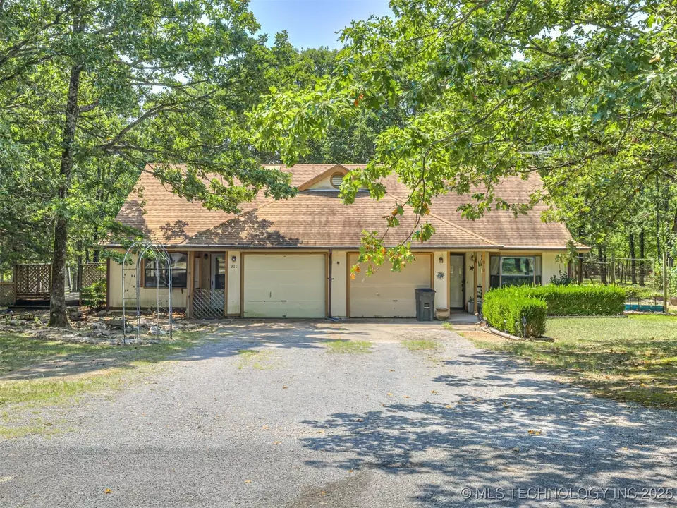 Exterior - 912 Summit Ridge Ct, Tahlequah, OK 74464 photo 2 of 13