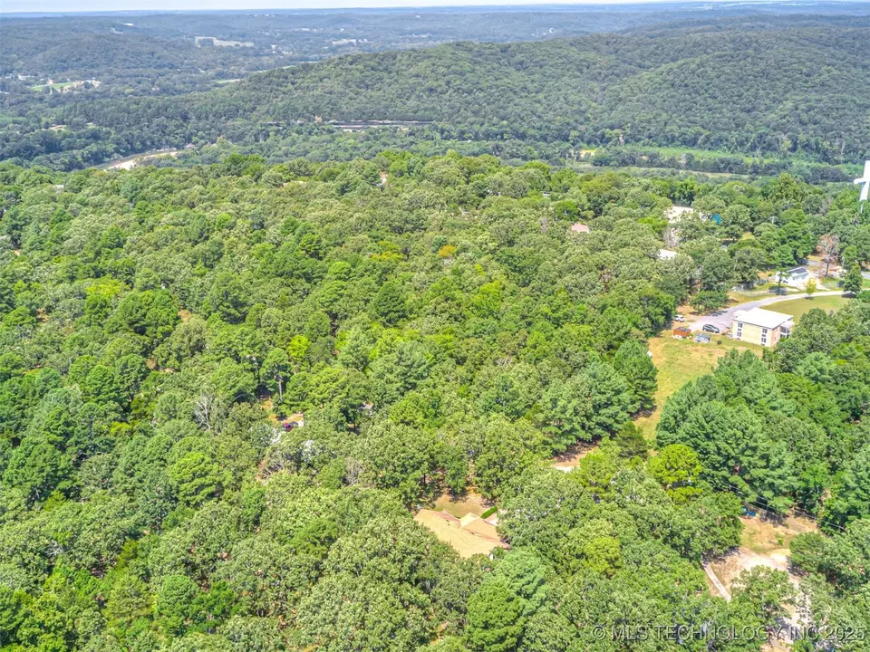View/Area - 912 Summit Ridge Ct, Tahlequah, OK 74464 photo 6 of 8