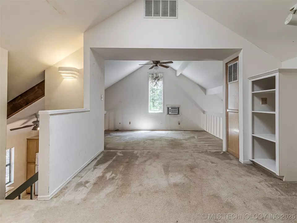 Living - 912 Summit Ridge Ct, Tahlequah, OK 74464 photo 5 of 6