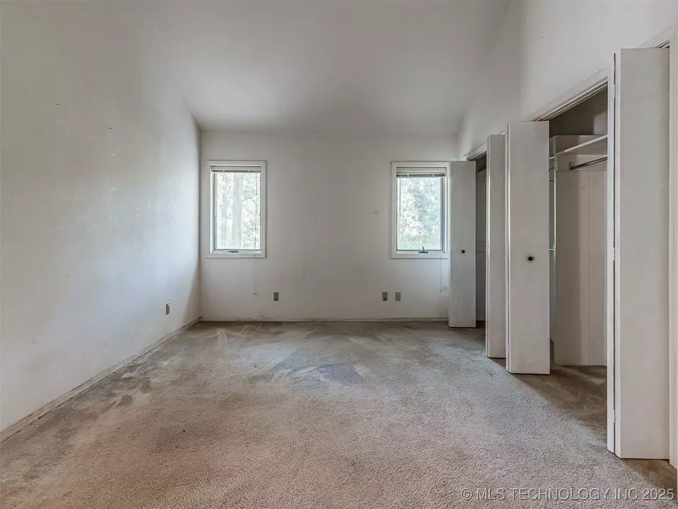 Bedroom - 912 Summit Ridge Ct, Tahlequah, OK 74464 photo 2 of 4