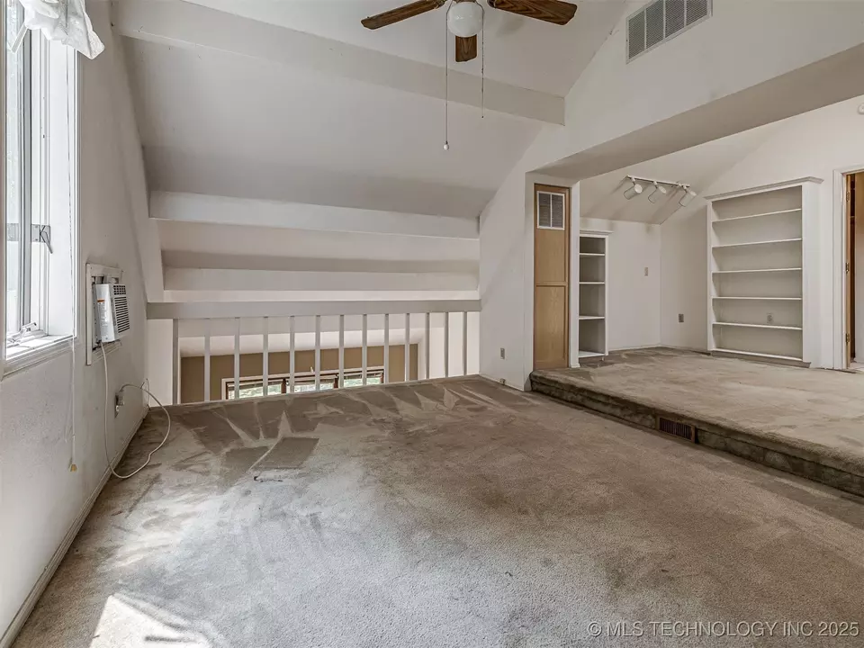 Living - 912 Summit Ridge Ct, Tahlequah, OK 74464 photo 6 of 6