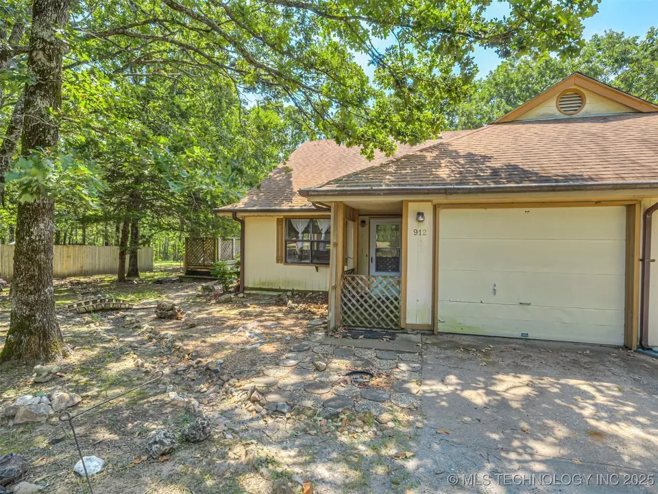 Exterior - 912 Summit Ridge Ct, Tahlequah, OK 74464 photo 6 of 13