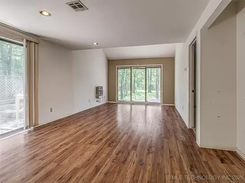 Living - 912 Summit Ridge Ct, Tahlequah, OK 74464 photo 1 of 6
