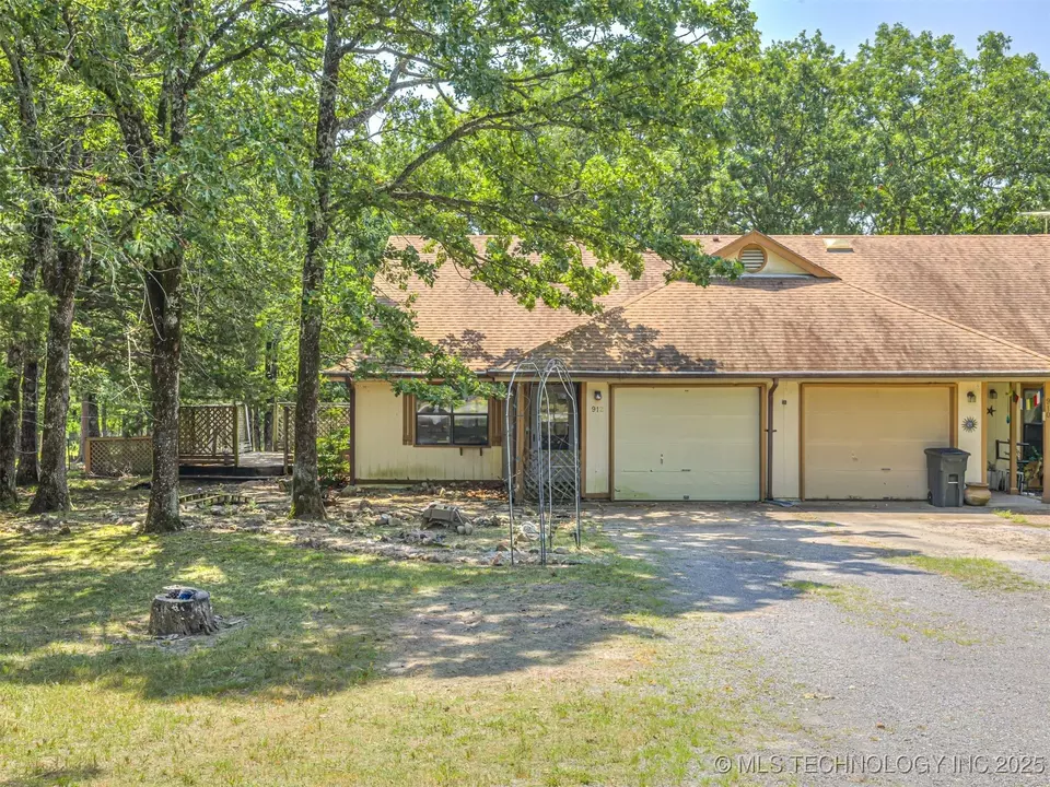 Exterior - 912 Summit Ridge Ct, Tahlequah, OK 74464 photo 3 of 13