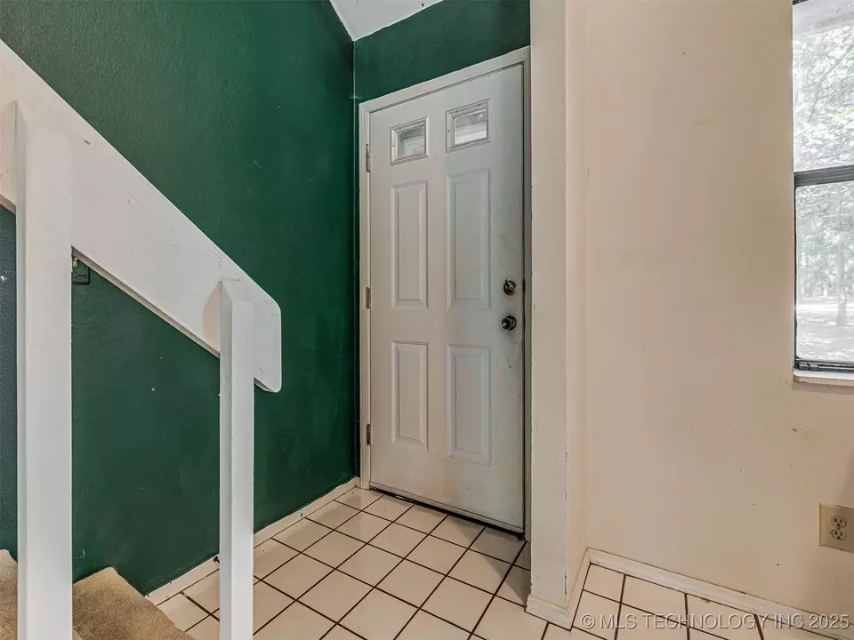 Entry Way - 912 Summit Ridge Ct, Tahlequah, OK 74464 photo 1 of 2