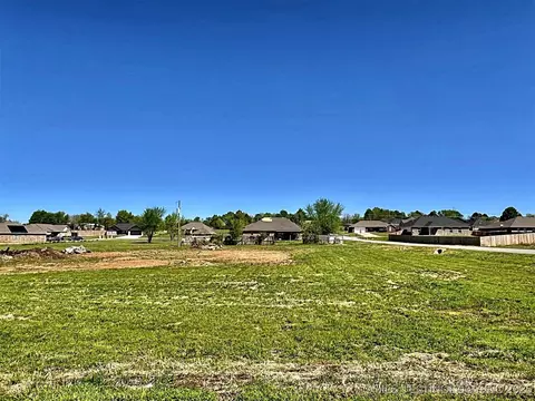 17540 W Tray Rd, Tahlequah, OK 74464