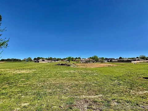 17530 W Tray Rd, Tahlequah, OK 74464