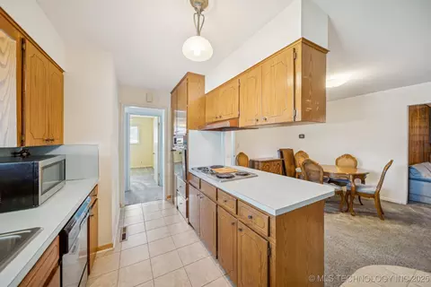 6752 E 28th St, Tulsa, OK 74129 photo 8