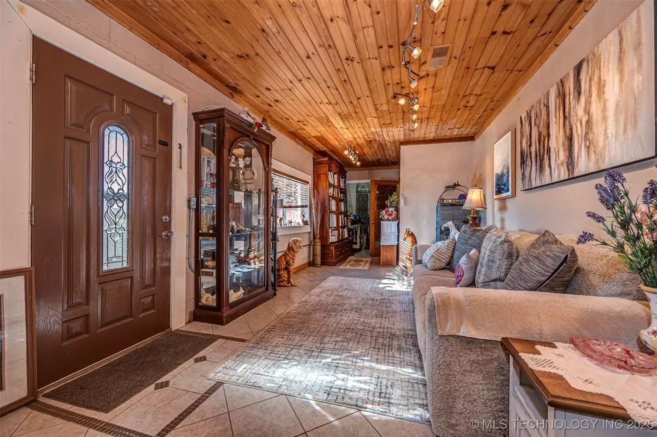 Entry Way - 5472 S Highway 377, Kingston, OK 73439 photo 1 of 3