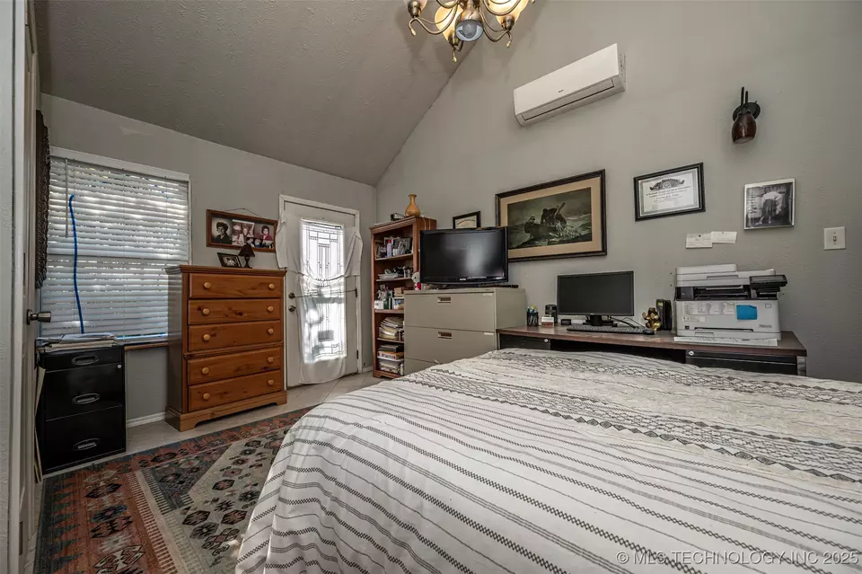 Bedroom - 5472 S Highway 377, Kingston, OK 73439 photo 4 of 5