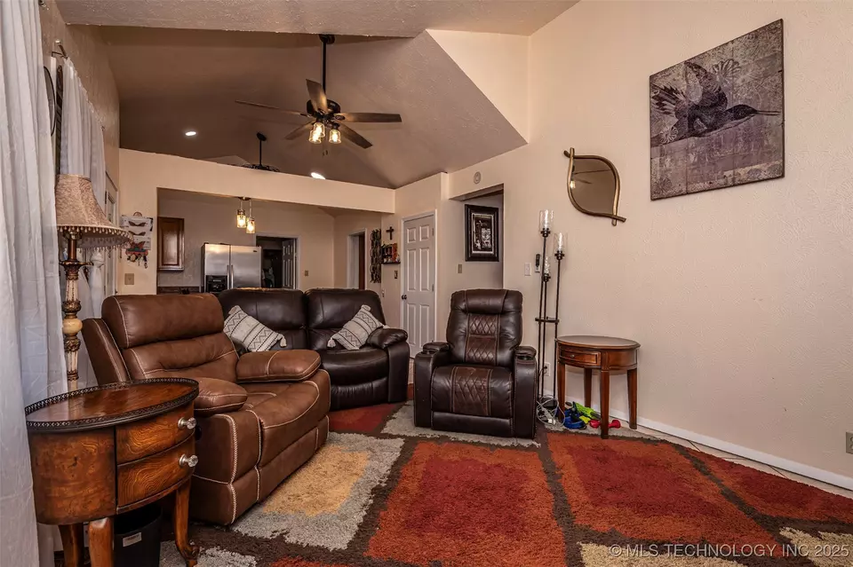 Living - 5472 S Highway 377, Kingston, OK 73439 photo 3 of 3