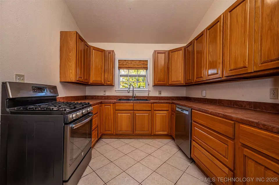 Kitchen - 5472 S Highway 377, Kingston, OK 73439 photo 1 of 2