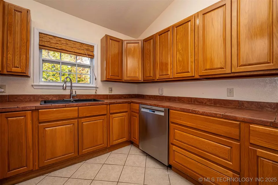 Kitchen - 5472 S Highway 377, Kingston, OK 73439 photo 2 of 2