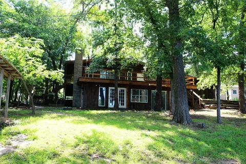 1102 Peninsula Dr, Fort Towson, OK 74735