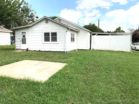 1129 E Maple St, Cushing, OK 74023 photo 2
