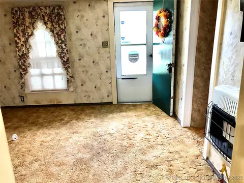 1129 E Maple St, Cushing, OK 74023 photo 5