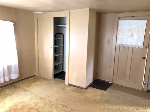 1129 E Maple St, Cushing, OK 74023 photo 4