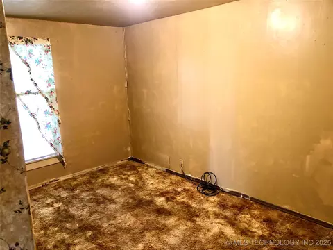 1129 E Maple St, Cushing, OK 74023 photo 9
