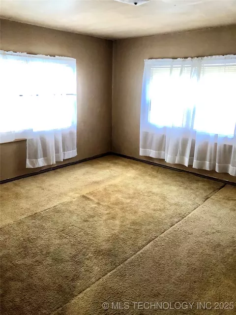 1129 E Maple St, Cushing, OK 74023 photo 6