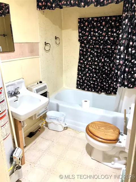 1129 E Maple St, Cushing, OK 74023 photo 8