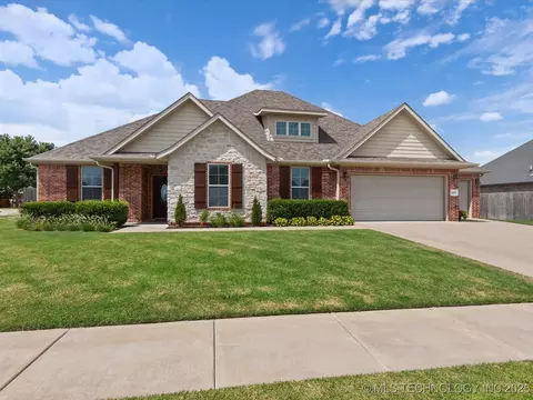 5402 Nottingham Pl, Bartlesville, OK 74006