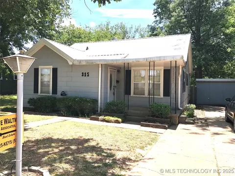 315 E 7th St, Cushing, OK 74023 photo 6