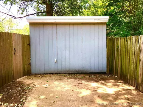 315 E 7th St, Cushing, OK 74023 photo 5