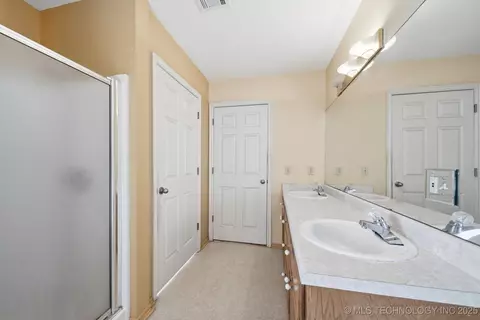 Bath - 1 W 204th St, Haskell, OK 74436 photo 1 of 5
