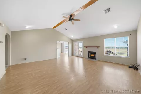 Living - 1 W 204th St, Haskell, OK 74436 photo 2 of 3